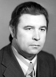 ТАССРның атказанган сәнгать эшлеклесе, Татарстанның халык шагыйре, прозаик, Г.Тукай исемендәге Дәүләт премиясе лауреаты Әхсән Фәтхелбаян улы Баянов (1927-2013). 